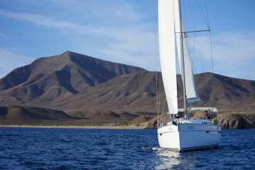 Segelboot,Typ: Bavaria 46 Cruiser, vor den Papagayo Straenden, bei Playa Blanca, Suedkueste Lanzarote, Atlantik, Atlantischer Ozean, Kanarische Inseln, Spanien